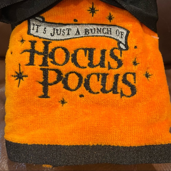 Disney It's Just a Bunch of HOCUS POCUS Orange Hand Towels 2 Pack Set BRAND NEW! - Picture 2 of 4